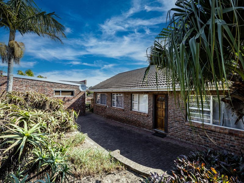 Ideal Family Home with Covered Patio, Pool, and Additional Flatlet - Photo 3