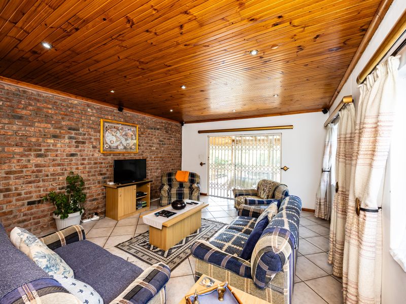 Ideal Family Home with Covered Patio, Pool, and Additional Flatlet - Photo 10