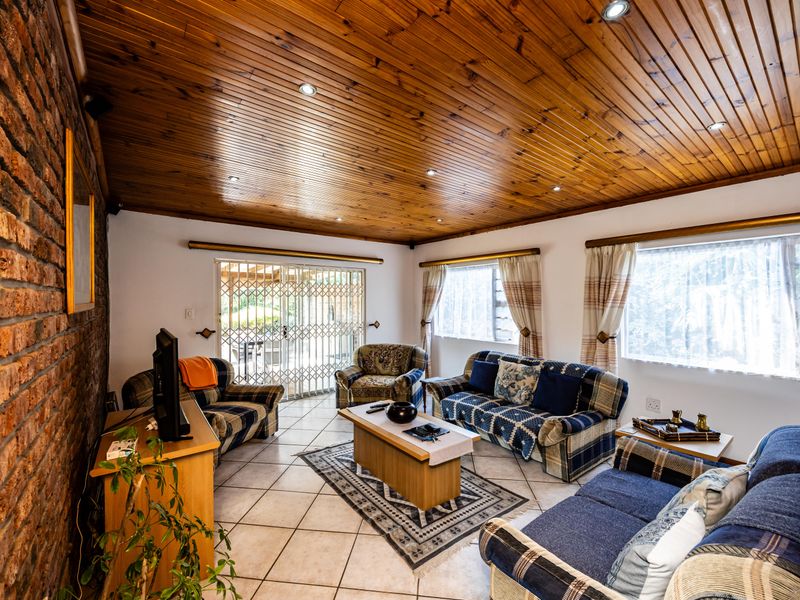 Ideal Family Home with Covered Patio, Pool, and Additional Flatlet - Photo 9