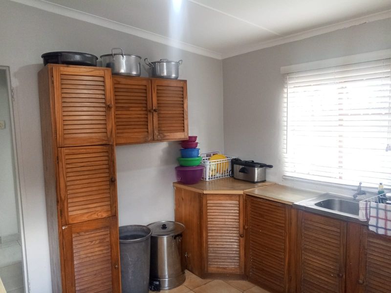 2 Bedroom House for Sale in Mdantsane NU5 - Photo 4