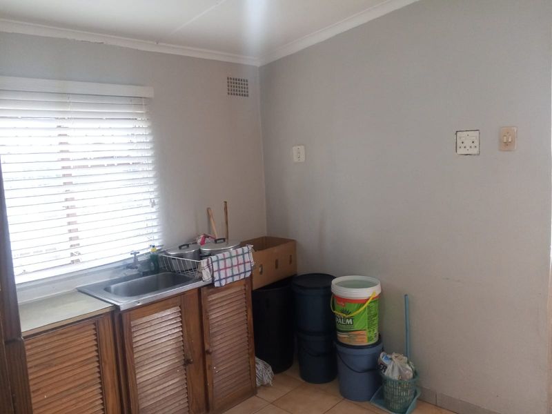 2 Bedroom House for Sale in Mdantsane NU5 - Photo 5