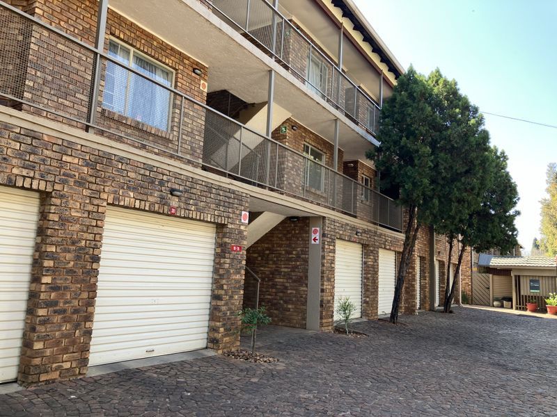 Cozy 2 Bedroom Apartment with Lock up Garage for sale - Photo 5