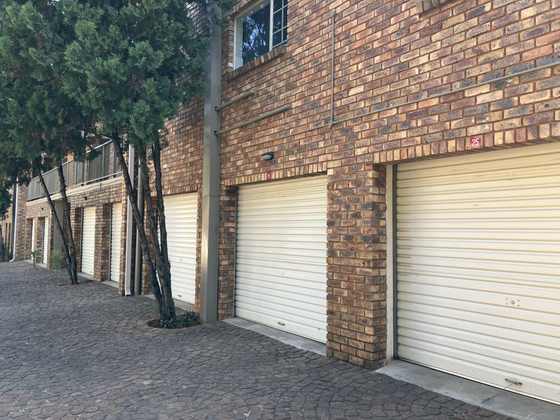 Cozy 2 Bedroom Apartment with Lock up Garage for sale - Photo 4