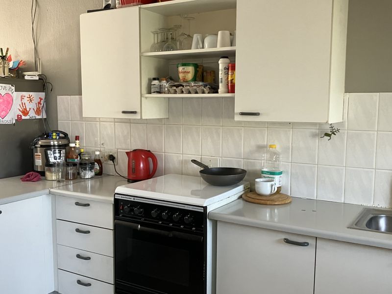 Cozy 2 Bedroom Apartment with Lock up Garage for sale - Photo 9
