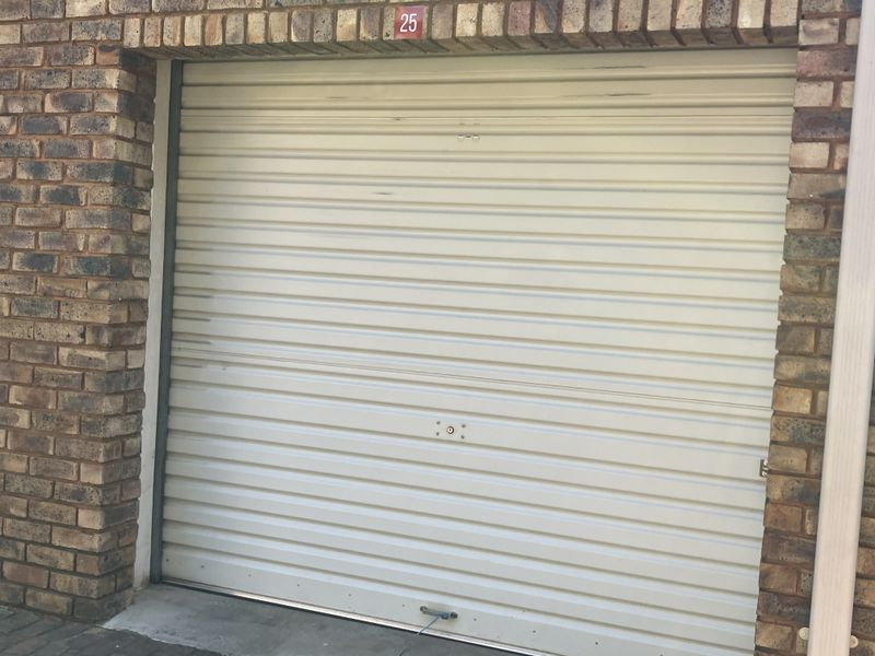 Cozy 2 Bedroom Apartment with Lock up Garage for sale - Photo 3