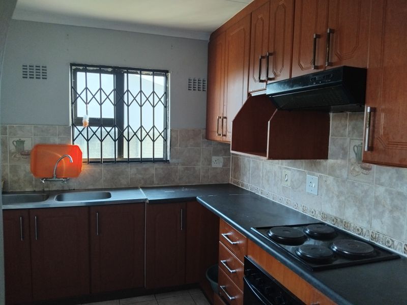 A perfect starter home made just for you! - Photo 3