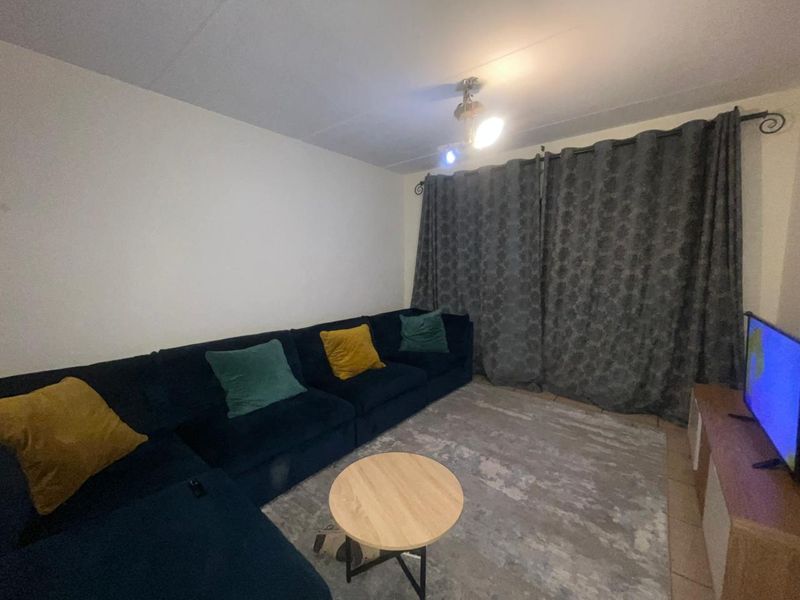 Spacious 3-bedroom apartment in Vanderbijlpark SE 8, perfect for families or investors! Don't miss o - Photo 4