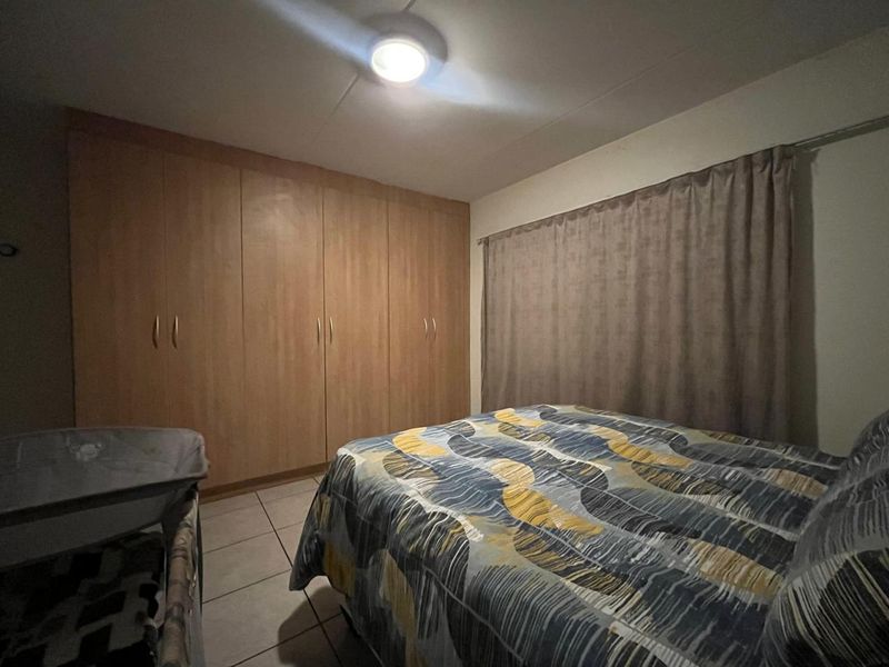 Spacious 3-bedroom apartment in Vanderbijlpark SE 8, perfect for families or investors! Don't miss o - Photo 3