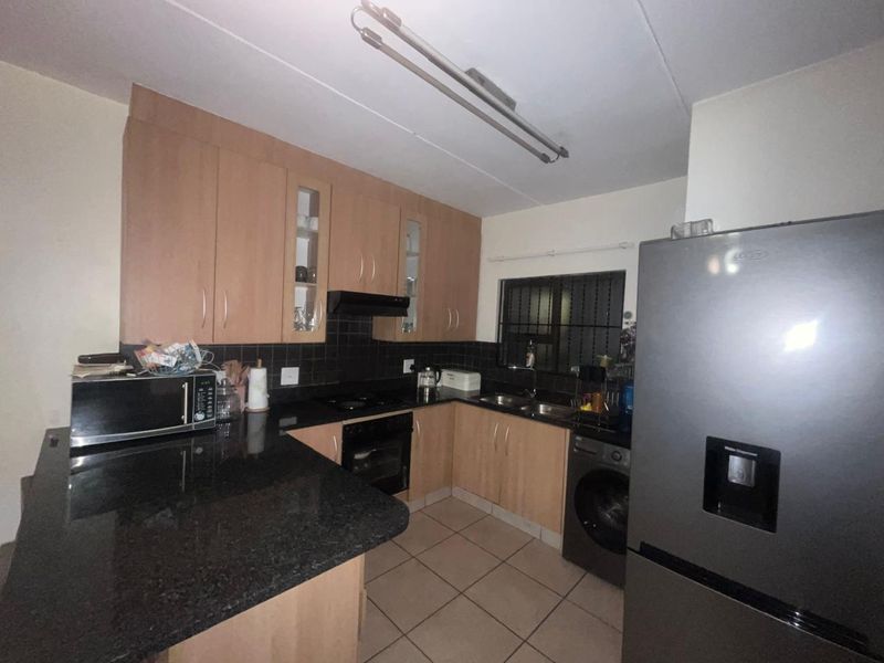 Spacious 3-bedroom apartment in Vanderbijlpark SE 8, perfect for families or investors! Don't miss o - Photo 9