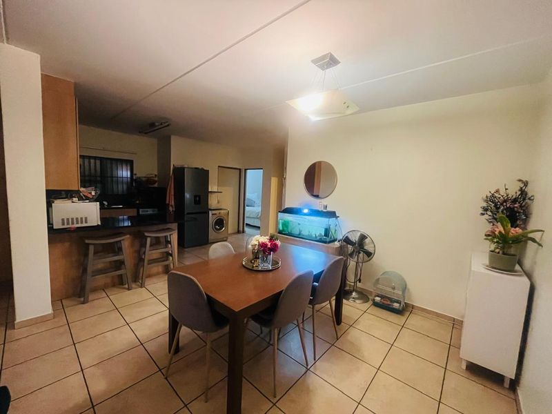 Spacious 3-bedroom apartment in Vanderbijlpark SE 8, perfect for families or investors! Don't miss o - Photo 8