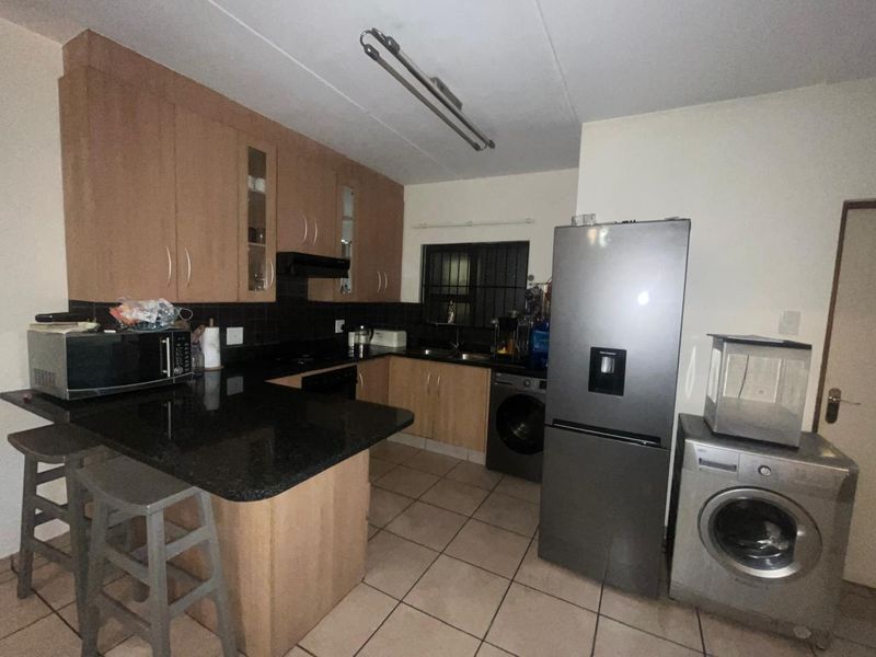 Spacious 3-bedroom apartment in Vanderbijlpark SE 8, perfect for families or investors! Don't miss o - Photo 6