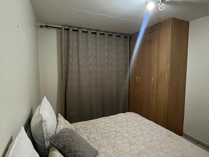 Spacious 3-bedroom apartment in Vanderbijlpark SE 8, perfect for families or investors! Don't miss o - Photo 2