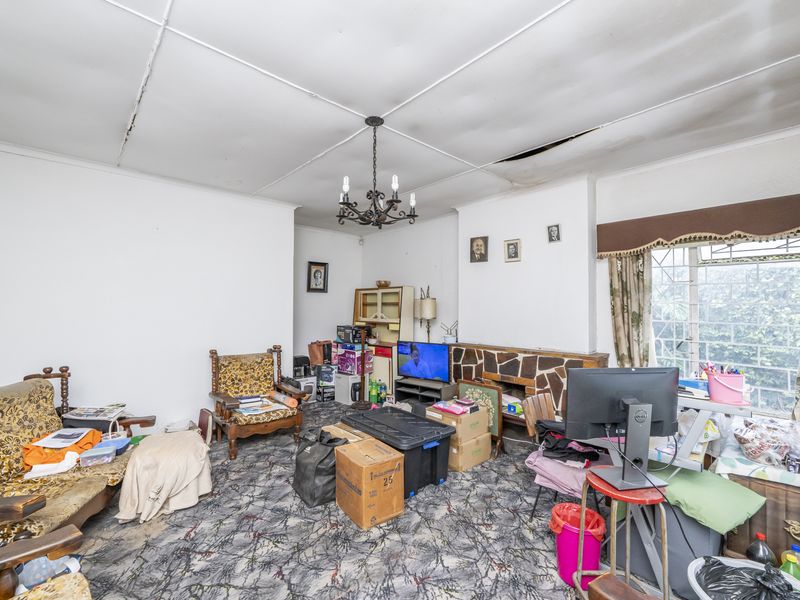 LOOKING FOR SOMETHING CENTRALLY LOCATED? - Photo 3