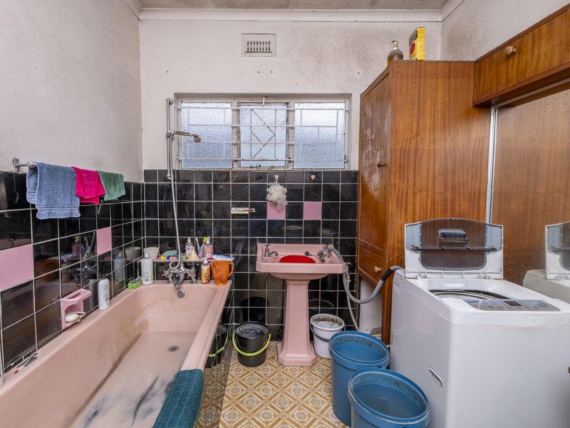 LOOKING FOR SOMETHING CENTRALLY LOCATED? - Photo 9