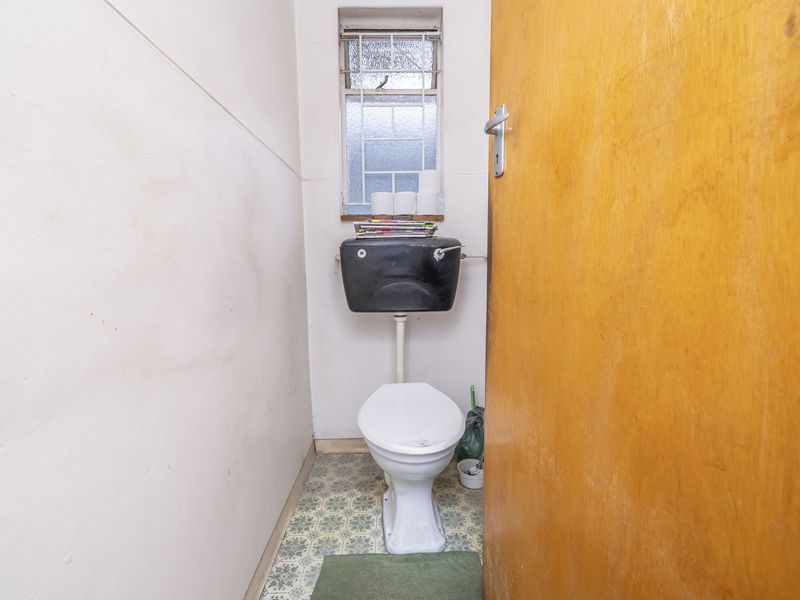 LOOKING FOR SOMETHING CENTRALLY LOCATED? - Photo 8