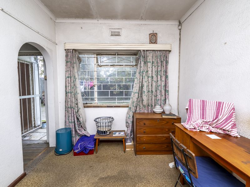 LOOKING FOR SOMETHING CENTRALLY LOCATED? - Photo 10