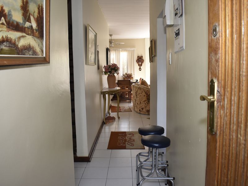 2 Bedroom Townhouse for Sale in a Sought-After Secure Complex - Photo 4