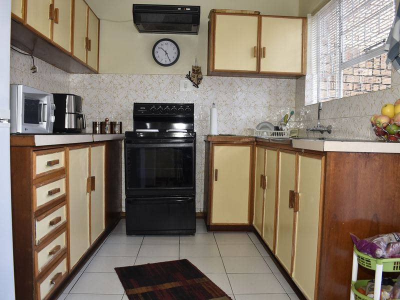 2 Bedroom Townhouse for Sale in a Sought-After Secure Complex - Photo 7