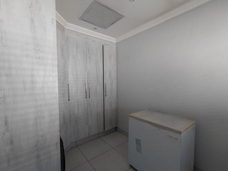 Modern Family Living with a Spacious Granny Flat - Ideal for Extended Family or Extra Income! - Photo 5