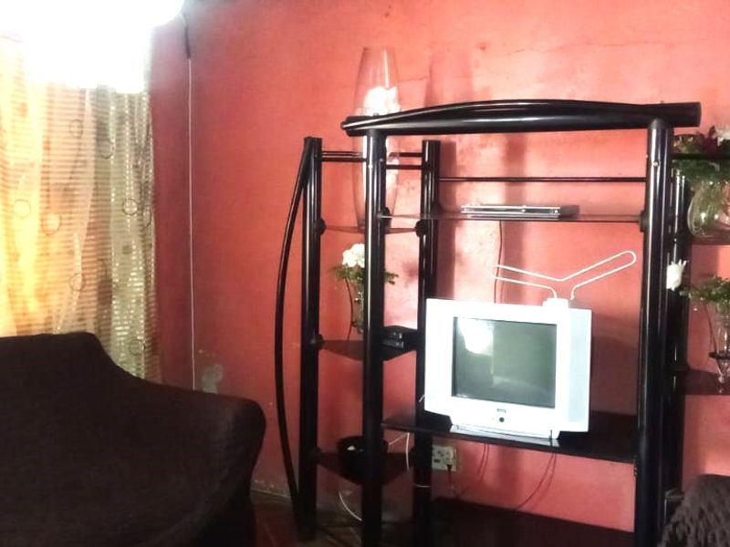 A lovely intimate house in the Hearts of Khayelitsha! - Photo 5