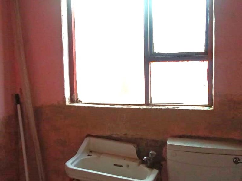 A lovely intimate house in the Hearts of Khayelitsha! - Photo 10