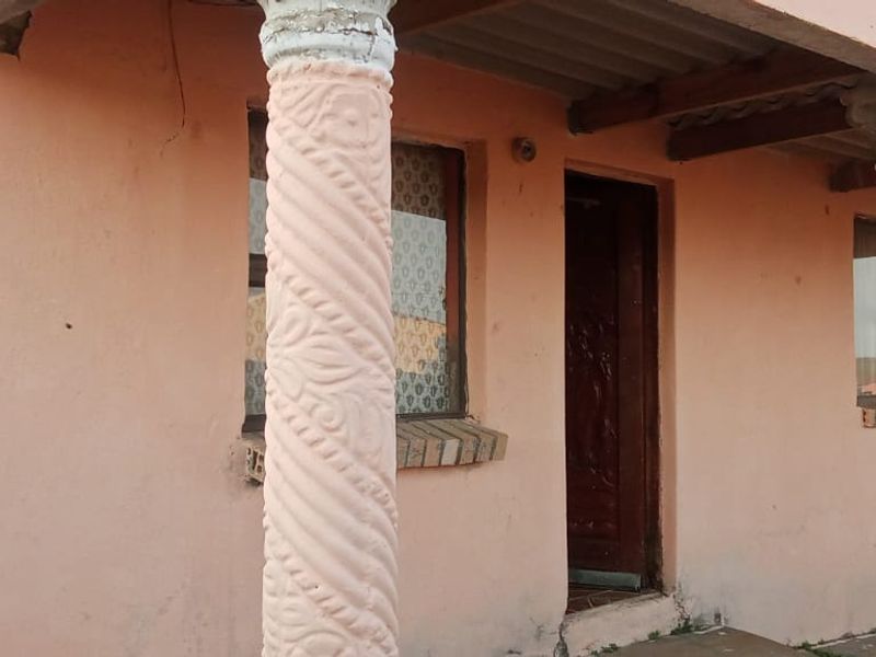 A lovely intimate house in the Hearts of Khayelitsha! - Photo 3