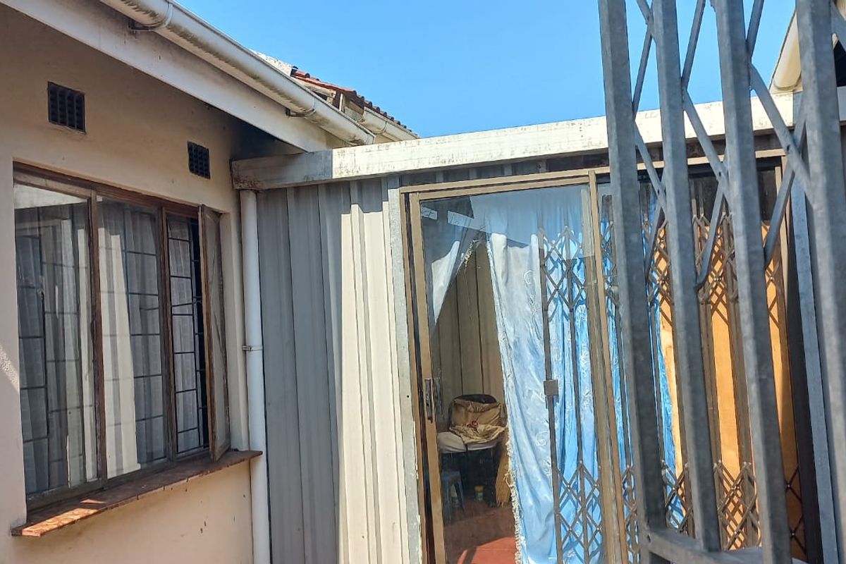 3-Bedroom Home with Income-Generating 2-Bedroom Flatlet - Photo 5