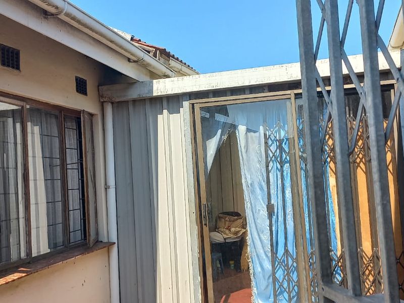 3-Bedroom Home with Income-Generating 2-Bedroom Flatlet - Photo 5