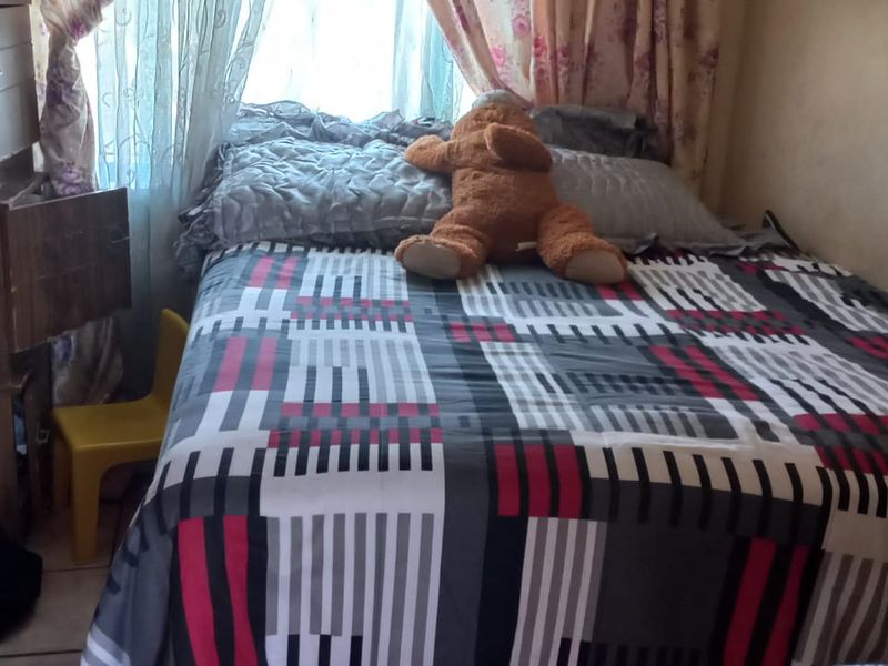 3-Bedroom Home with Income-Generating 2-Bedroom Flatlet - Photo 3