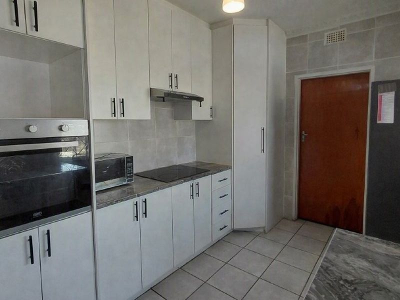 The Perfect 3 Bedroom Family Home – Space, Style & So Much More! - Photo 2