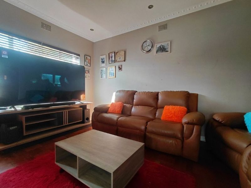 The Perfect 3 Bedroom Family Home – Space, Style & So Much More! - Photo 9