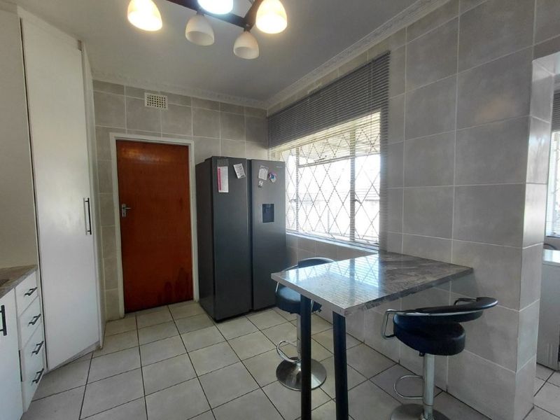 The Perfect 3 Bedroom Family Home – Space, Style & So Much More! - Photo 4