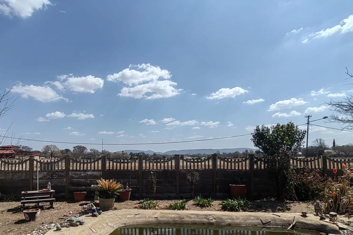 House with a gorgeous view for sale in Parys - Photo 2