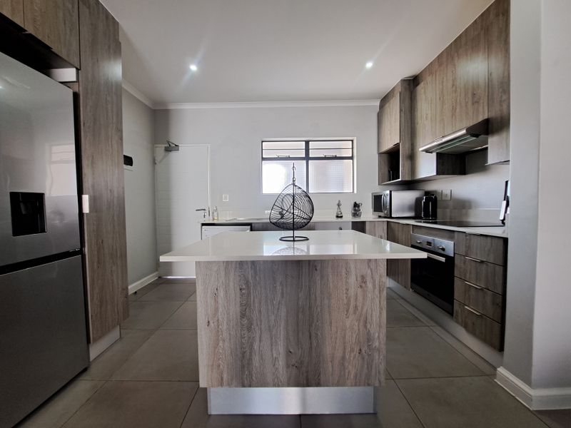 Modern air bnb ready lifestyle estate in prime location - Photo 3