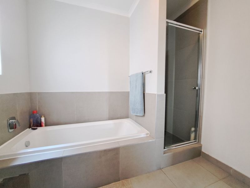 Modern air bnb ready lifestyle estate in prime location - Photo 9