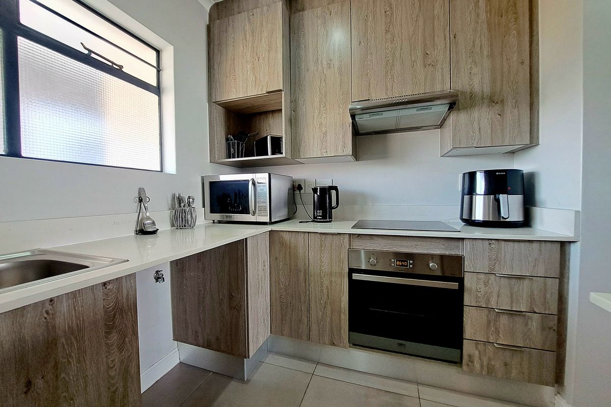 Modern air bnb ready lifestyle estate in prime location - Photo 4