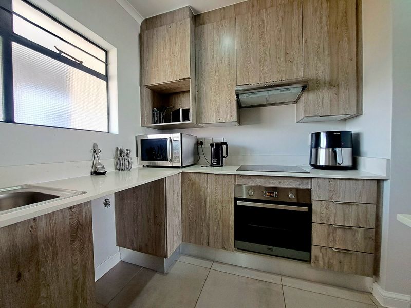 Modern air bnb ready lifestyle estate in prime location - Photo 4