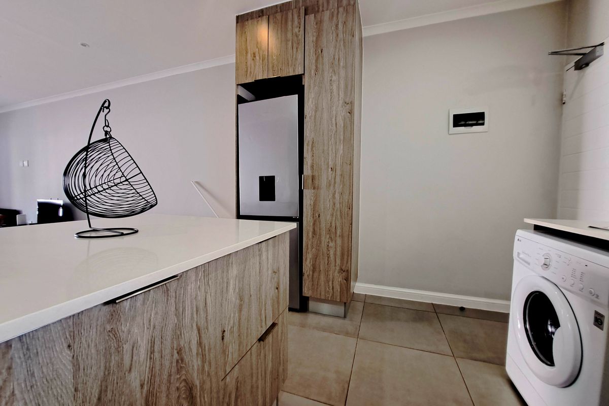 Modern air bnb ready lifestyle estate in prime location - Photo 2