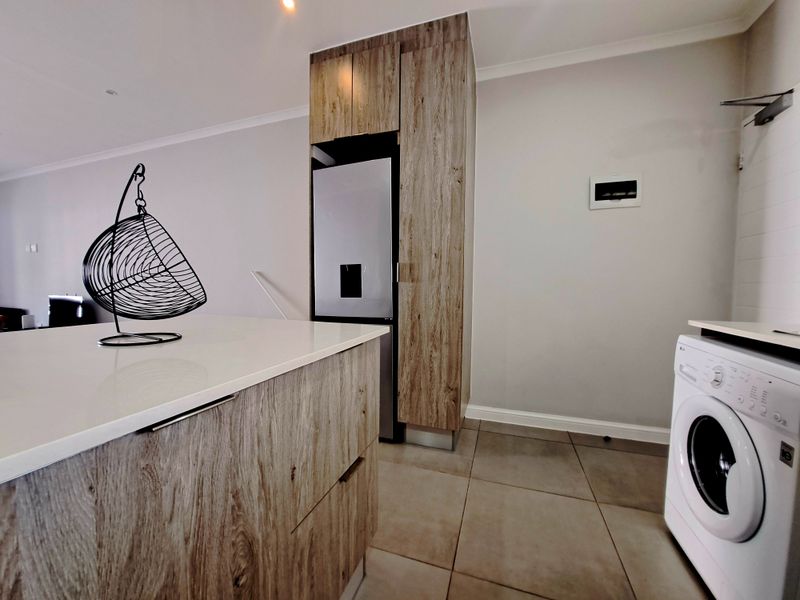 Modern air bnb ready lifestyle estate in prime location - Photo 2