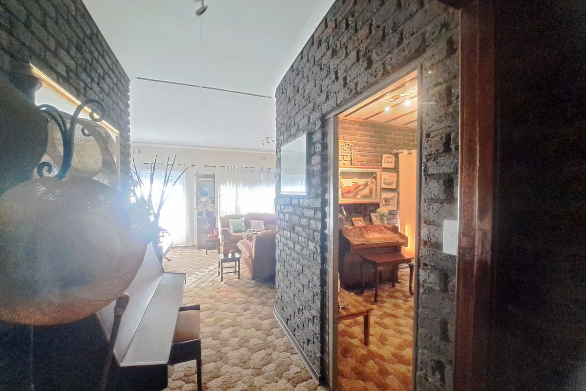 Family Home!! - Photo 4