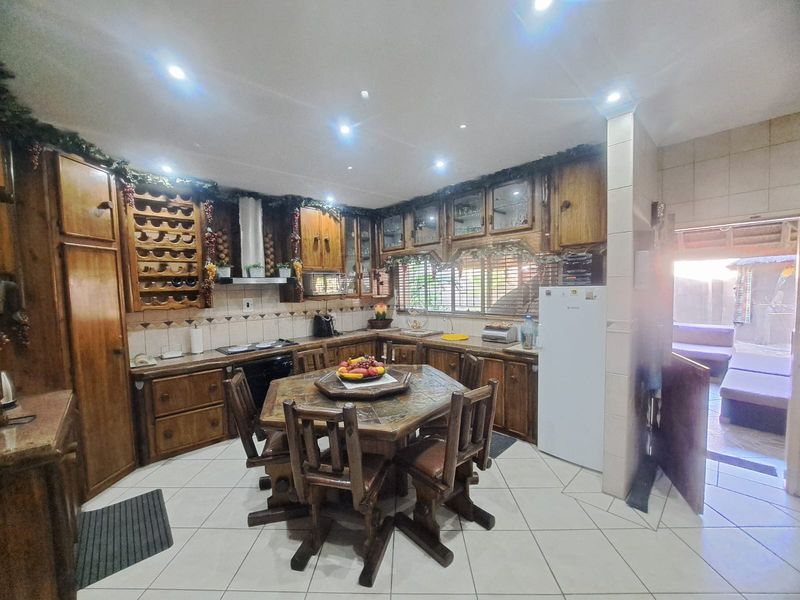 Family Home!! - Photo 8