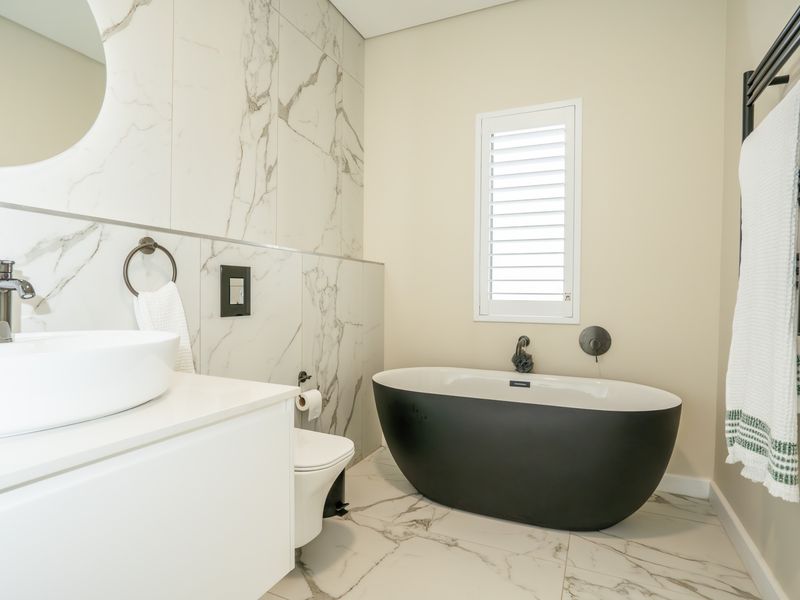 Brand-New Lock-Up & Go Luxury Apartment - Photo 8