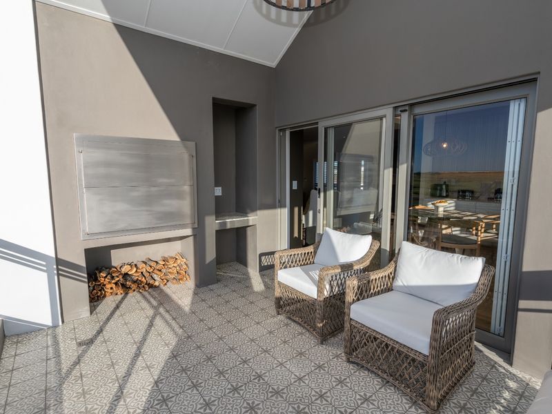 Brand-New Lock-Up & Go Luxury Apartment - Photo 10