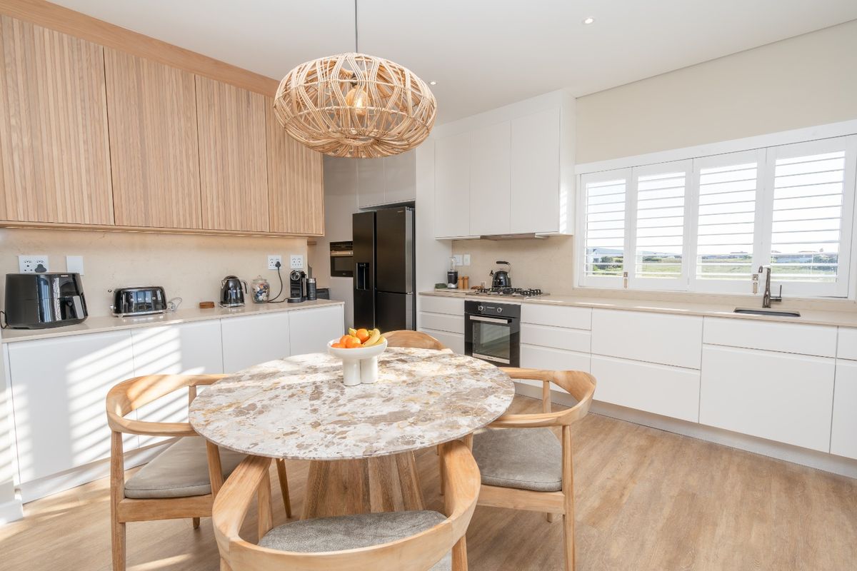 Brand-New Lock-Up & Go Luxury Apartment - Photo 3