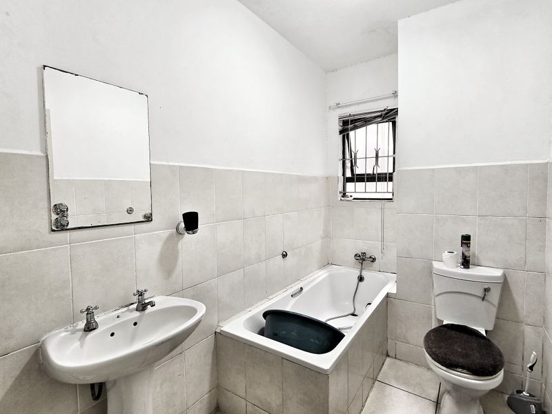 Great Location, Great Potential! - Photo 8