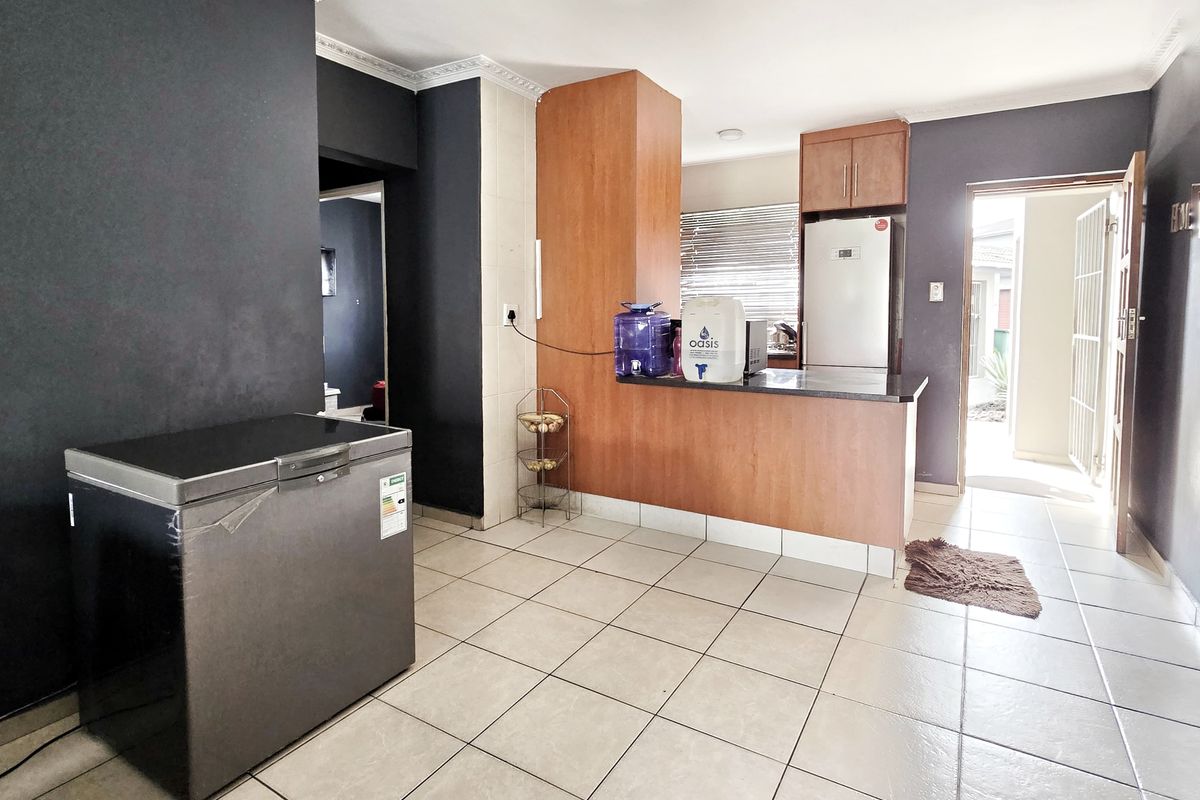 Great Location, Great Potential! - Photo 5