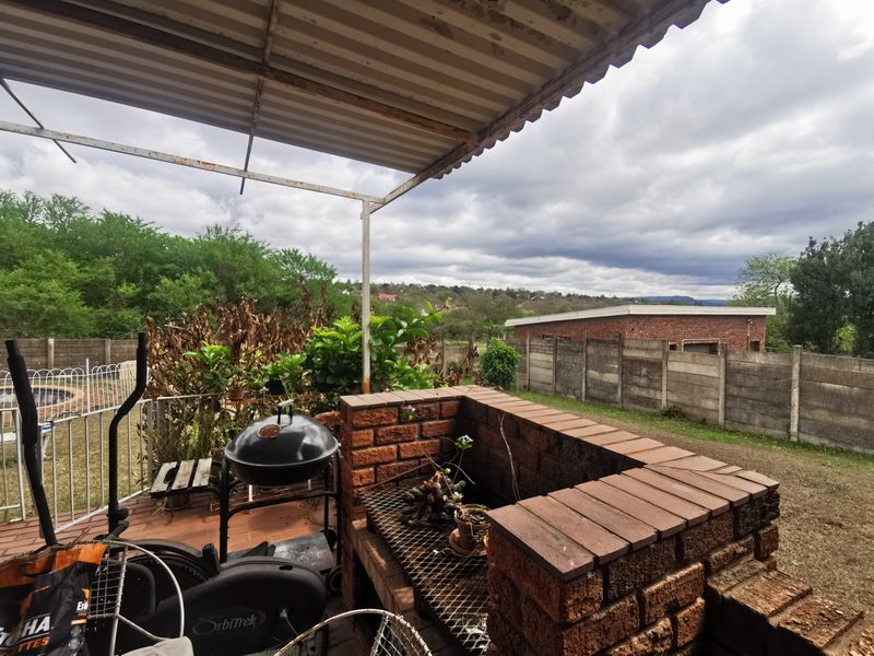 Charming Family Home - Photo 4