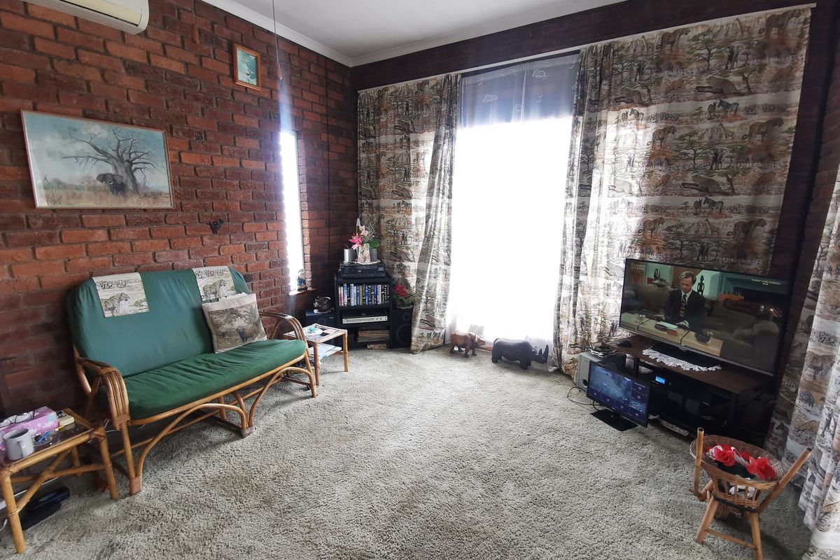 Charming Family Home - Photo 5
