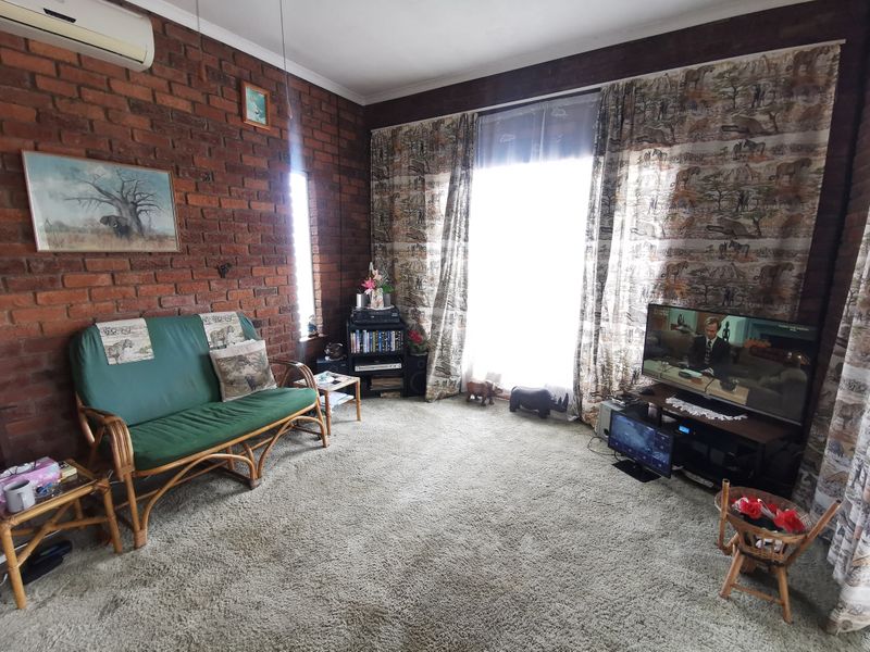 Charming Family Home - Photo 5