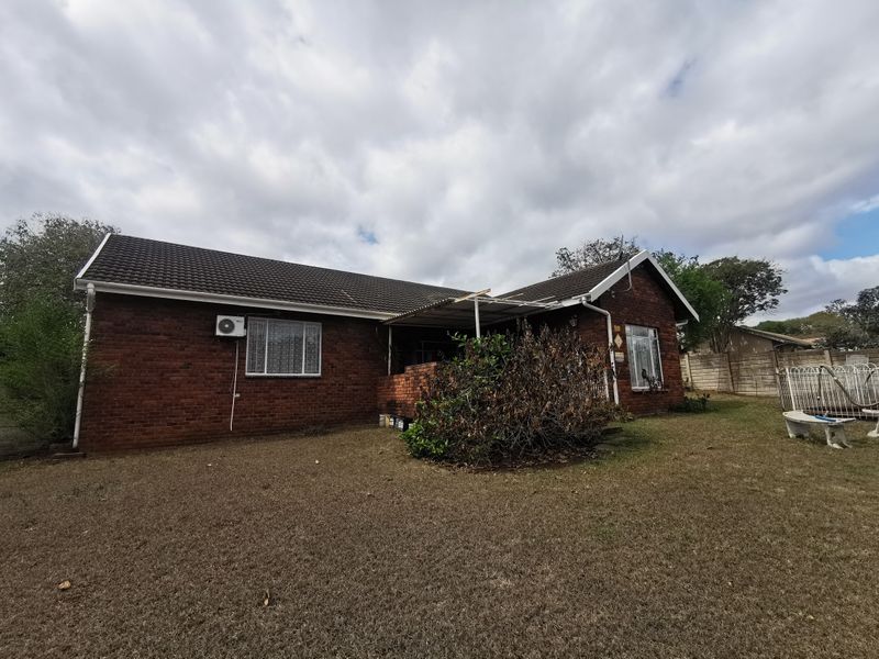 Charming Family Home - Photo 3